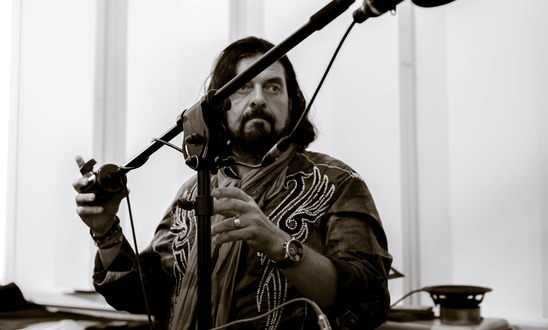 Alan Parsons shows how he records drums at State of The Ark 