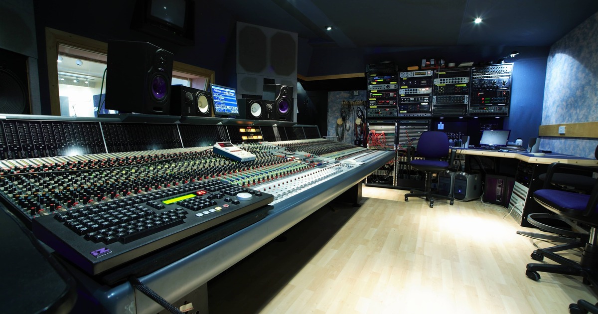 Intimate recording studios music recording in central London